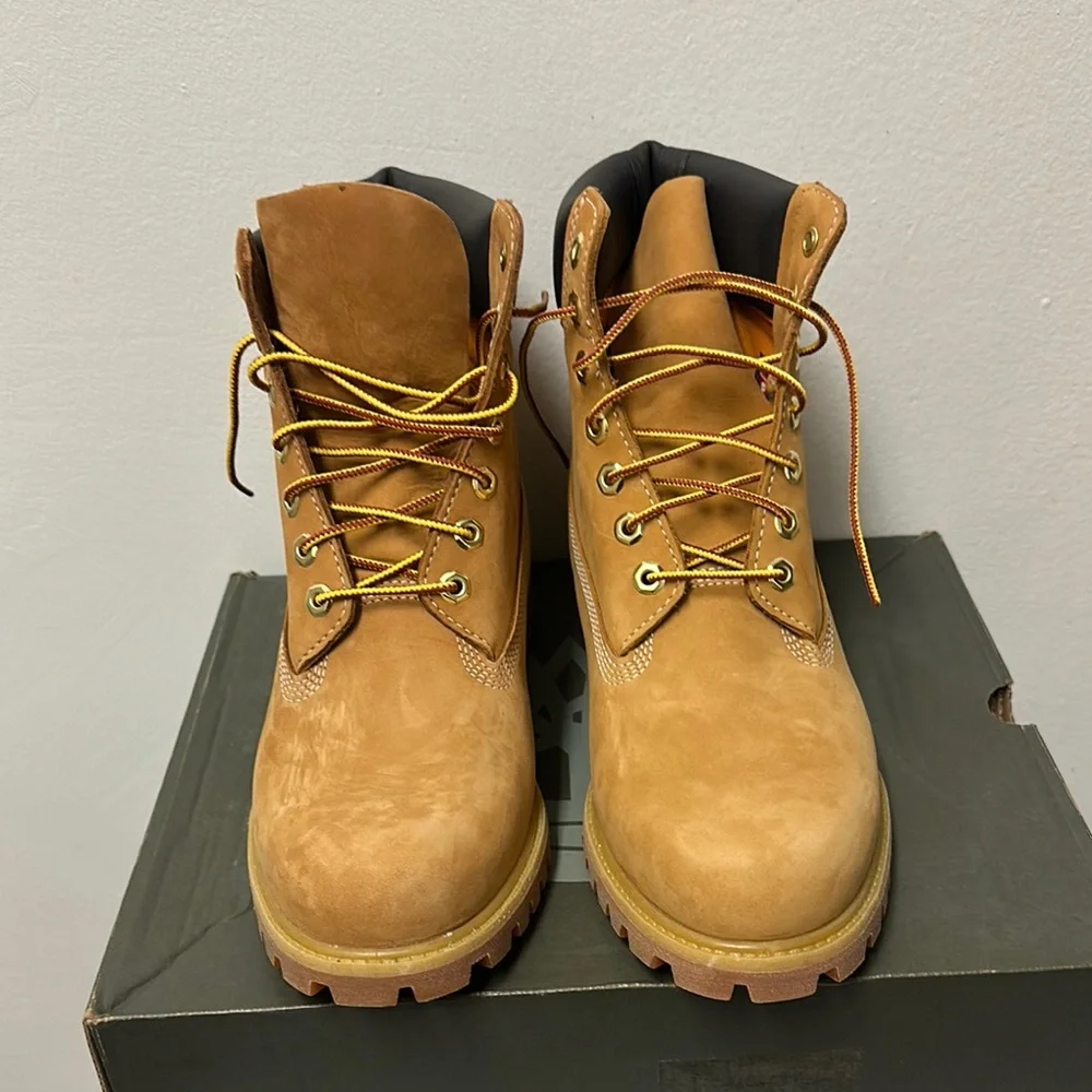 HOST PICK 🎁🎁🛍️ Timberland Tan and Black Ankle Boots with Nubuck Leather. - Picture 7 of 12